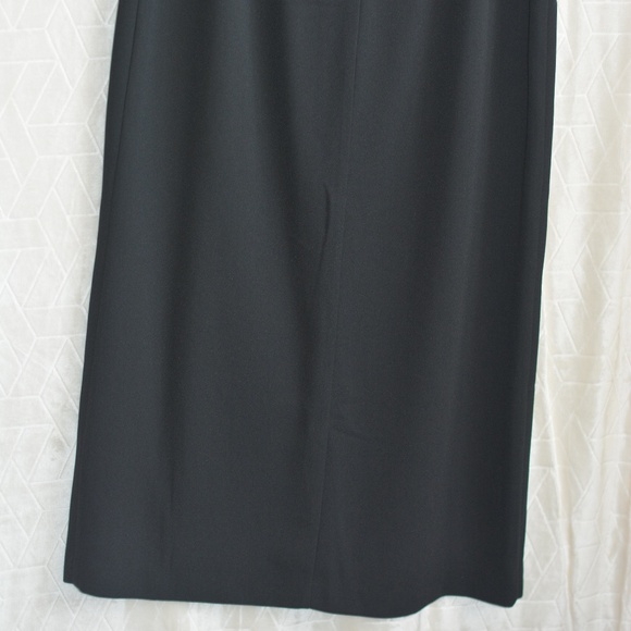 Elegant Black Women's Skirt - Picture 1 of 3